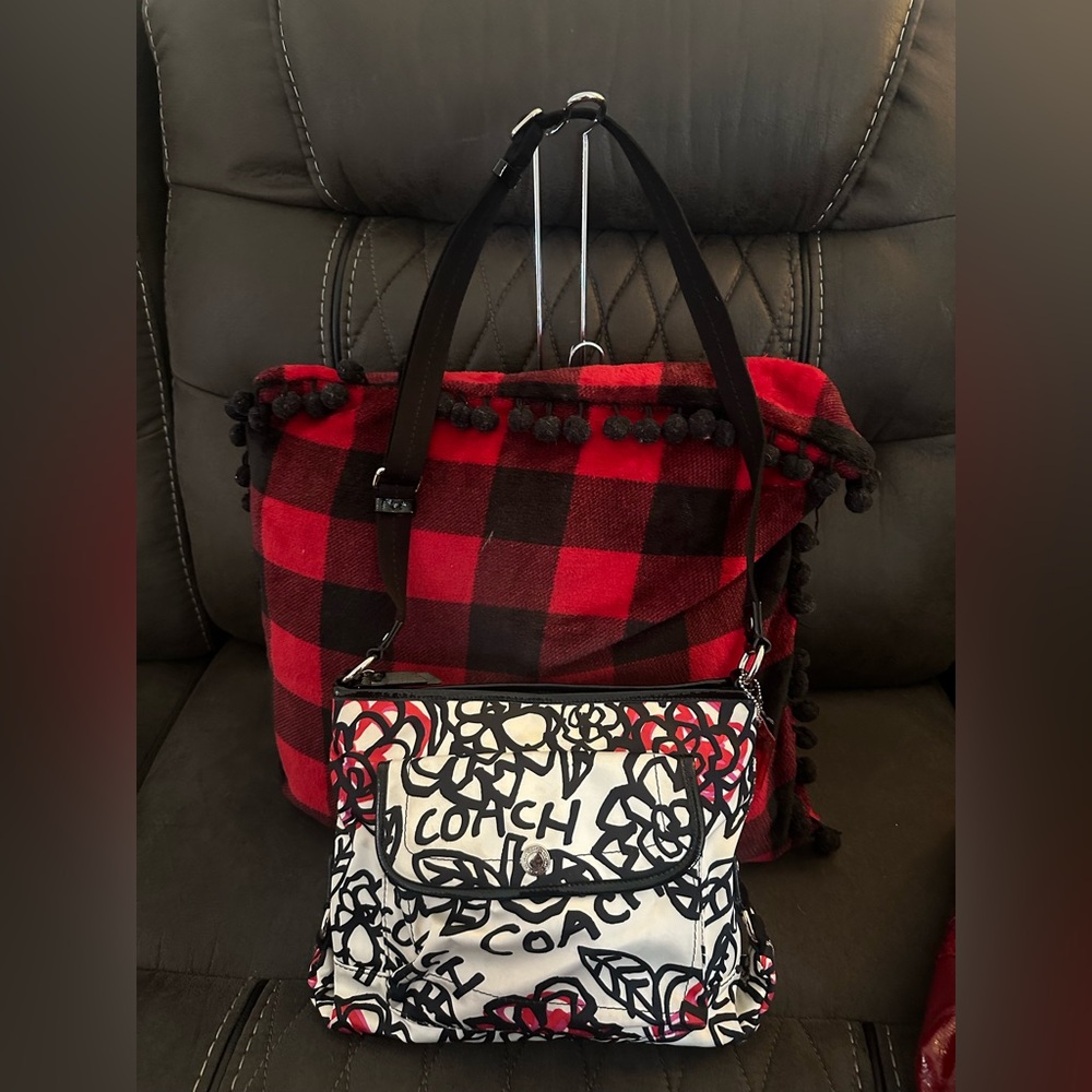Coach Poppy Daisy Kyra White Satin Bag with Floral Graffiti — EUC 2011